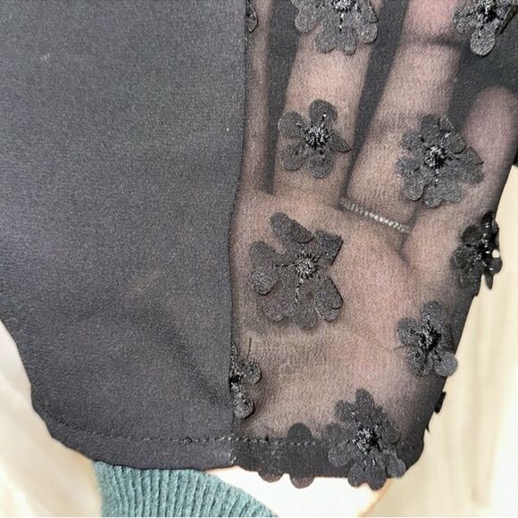 F21+ 2X Black Crewneck Short Sleeve Patch Floral Embroidered Front Sheer Top - Picture 7 of 9